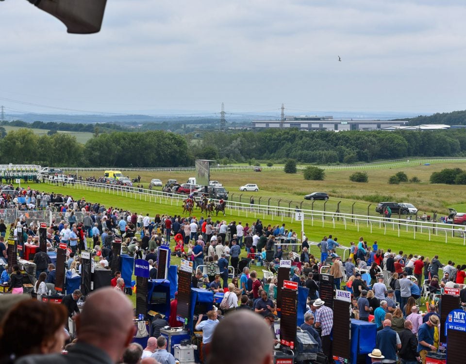 Pontefract Racecourse Go Racing Yorkshire Horse Racing