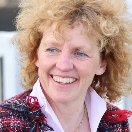 Lucinda Russell